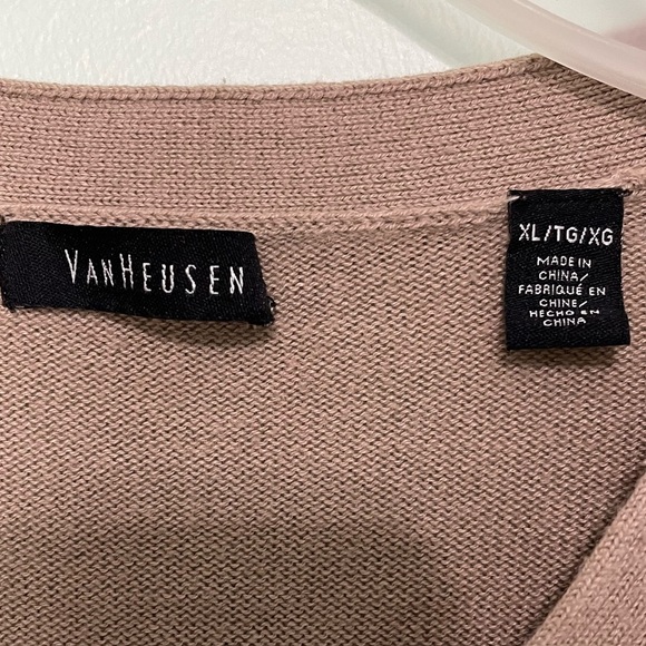 Lightweight and breathable material VanHeusen v-neck sweater size XL - Picture 4 of 6